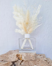 Load image into Gallery viewer, &#39;White Wash&#39; Floral Reed Diffuser

